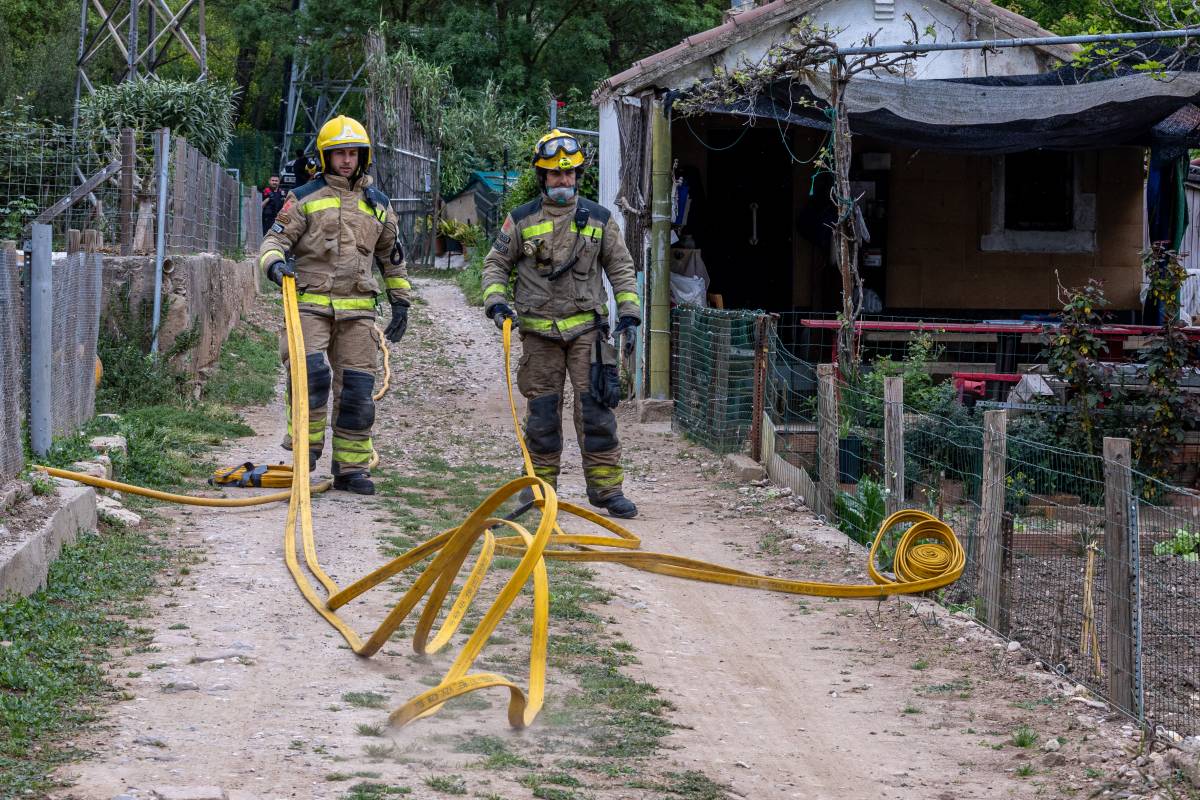 Incendi de vegetació a Can Puiggener - JUANMA PELÁEZ Incendi de vegetació a Can Puiggener