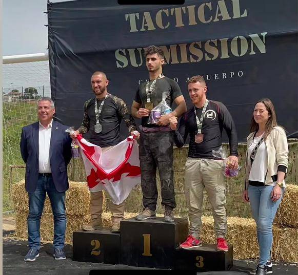 Polèmica per una bandera ultra en un torneig de lluita de Palau