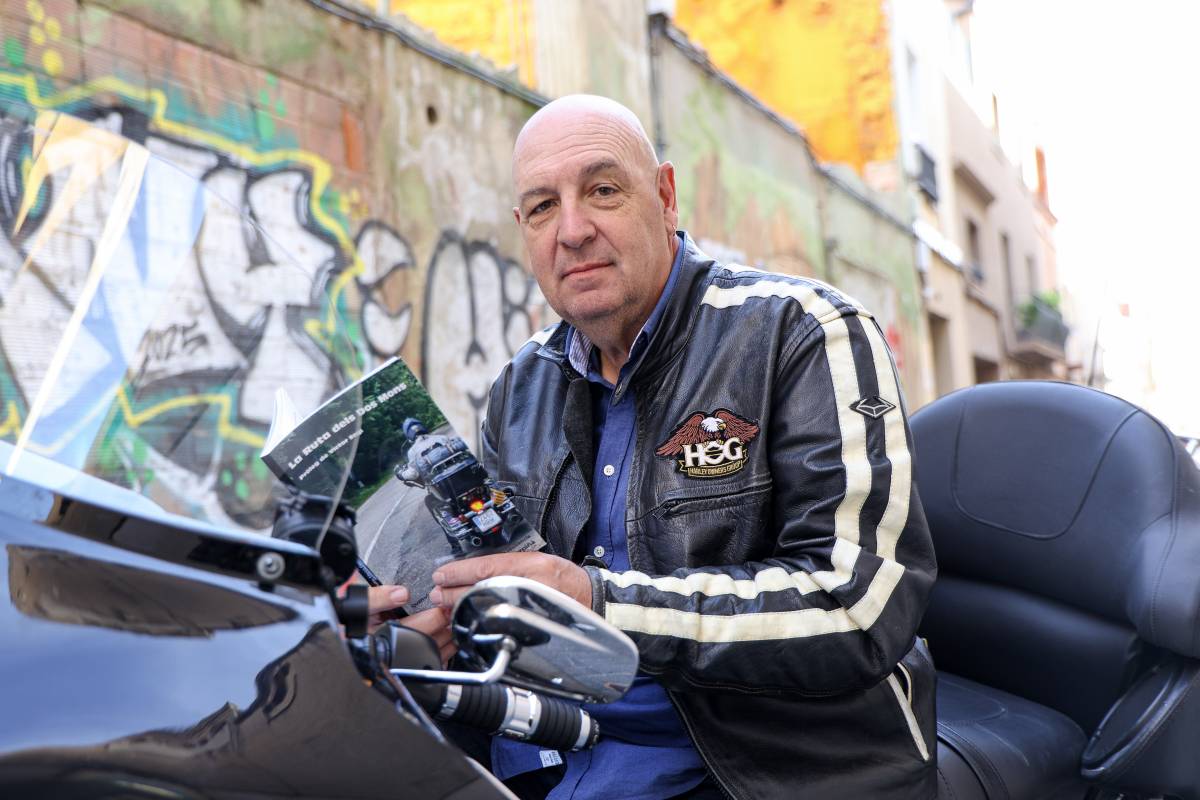 Jaume Marco amb la seva Harley Davidson Electra Ultra Gluide - VÍCTOR CASTILLO