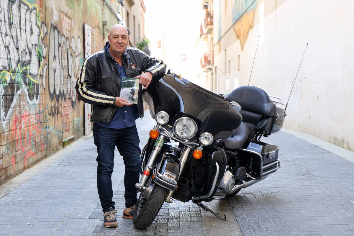 Jaume Marco amb la seva Harley Davidson Electra Ultra Gluide - VÍCTOR CASTILLO