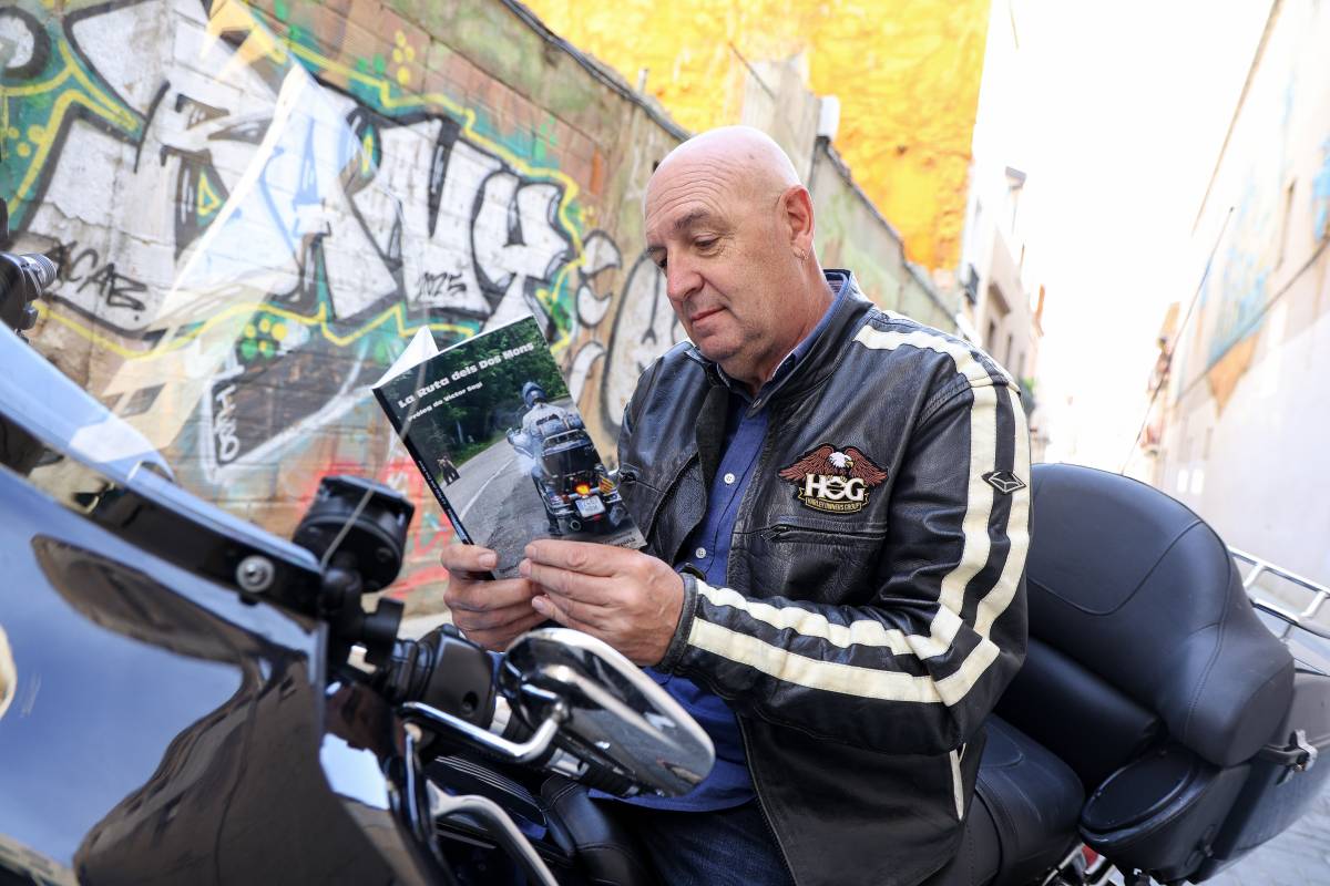 Jaume Marco amb la seva Harley Davidson Electra Ultra Gluide - VÍCTOR CASTILLO Jaume Marco amb la seva Harley Davidson Electra Ultra Gluide