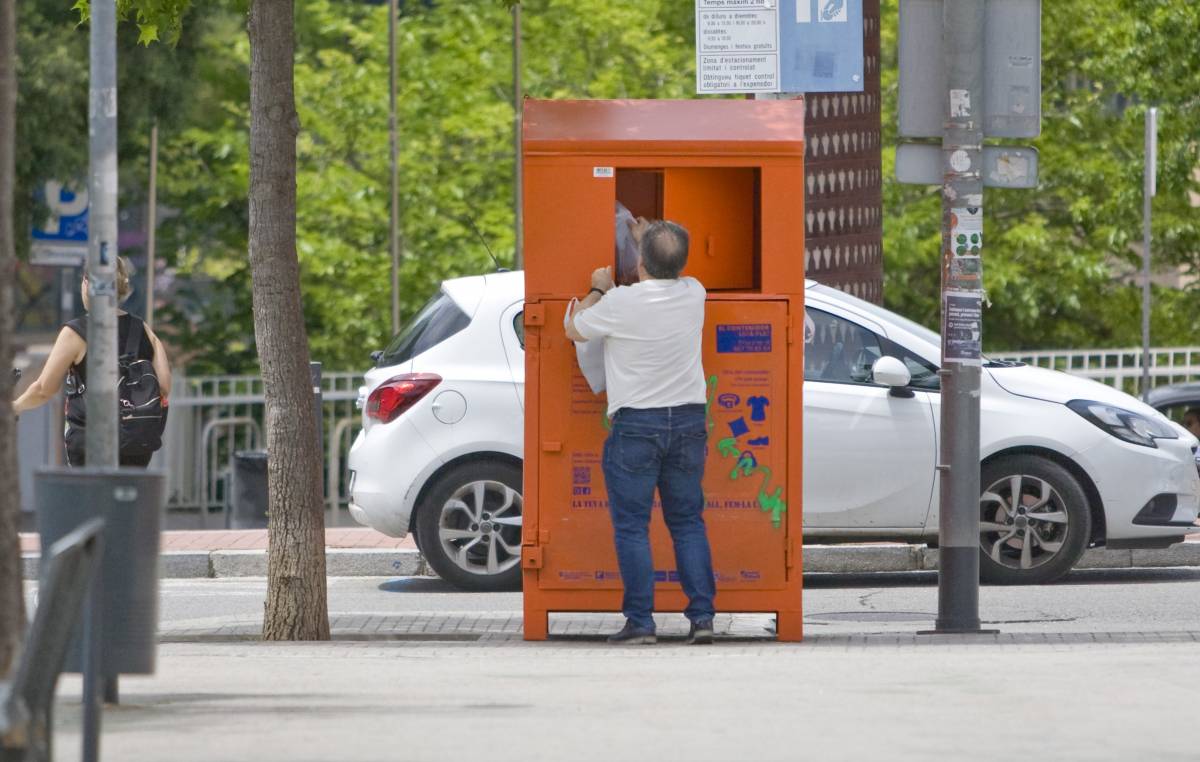 Terrassa va recollir l’any passat 760 tones de roba als contenidors taronges i a les deixalleries municipals