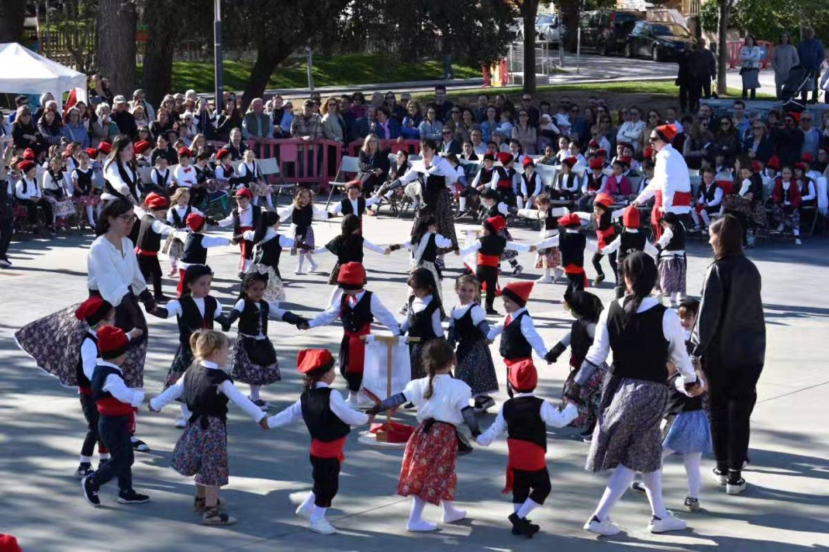 La plaça de la Masia de Can Turu, epicentre de Sant Jordi a Viladecavalls