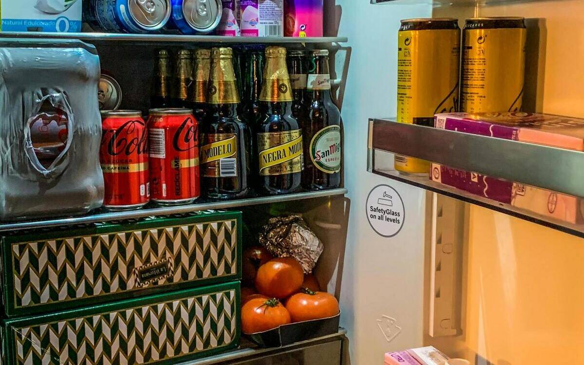 L'error comú que omple la nevera de bacteris i oxida el menjar