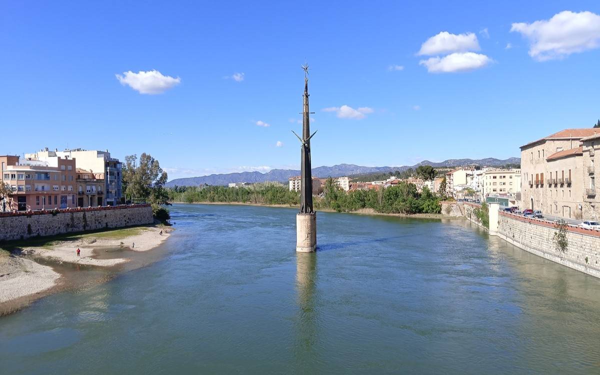 Tortosa pressiona per accelerar la retirada del monument franquista