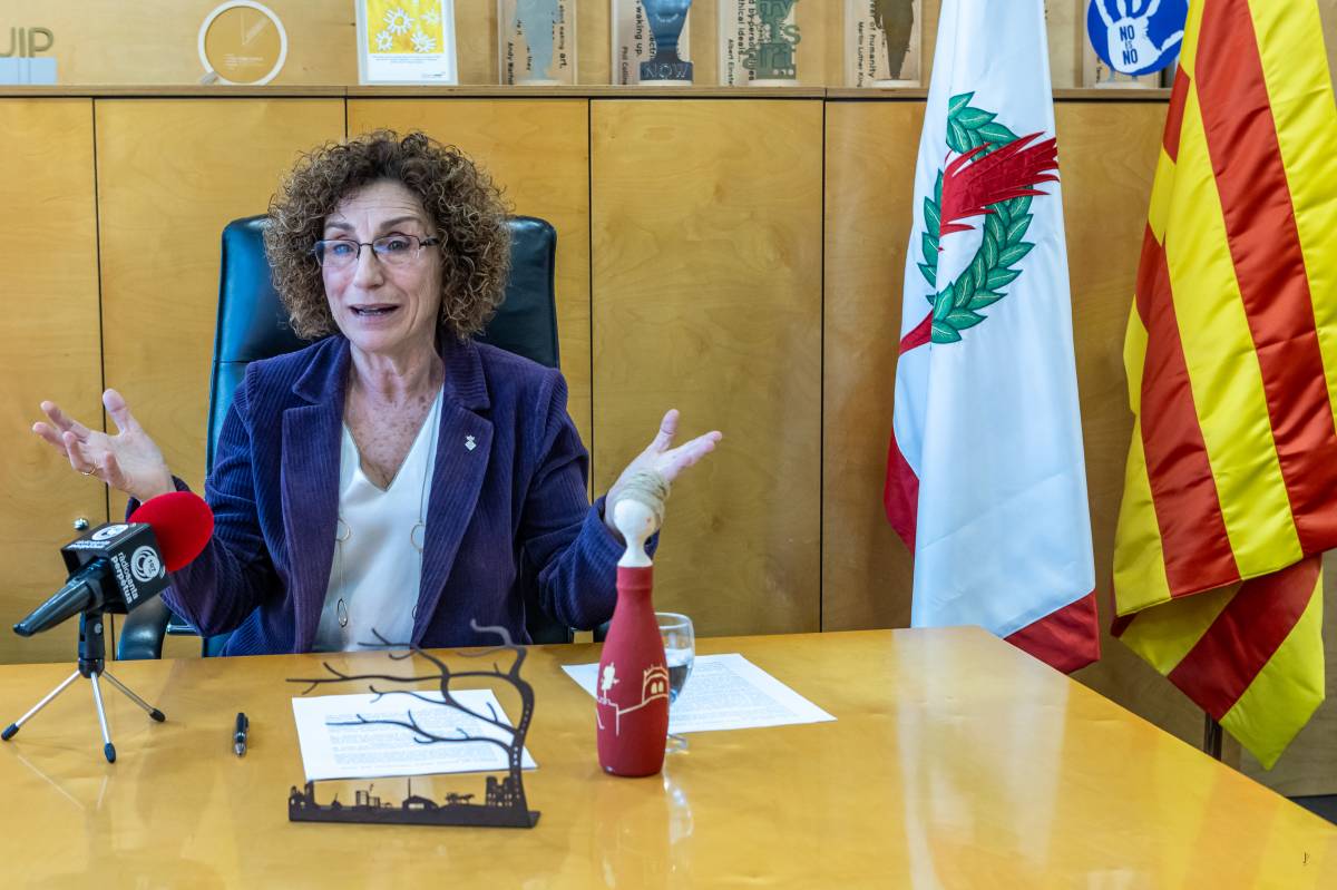 Isabel Garcia Ripoll, durant la roda de premsa de comiat a l`Ajuntament de Santa Perpètua - Juanma Peláez Isabel Garcia Ripoll, durant la roda de premsa de comiat a l`Ajuntament de Santa Perpètua