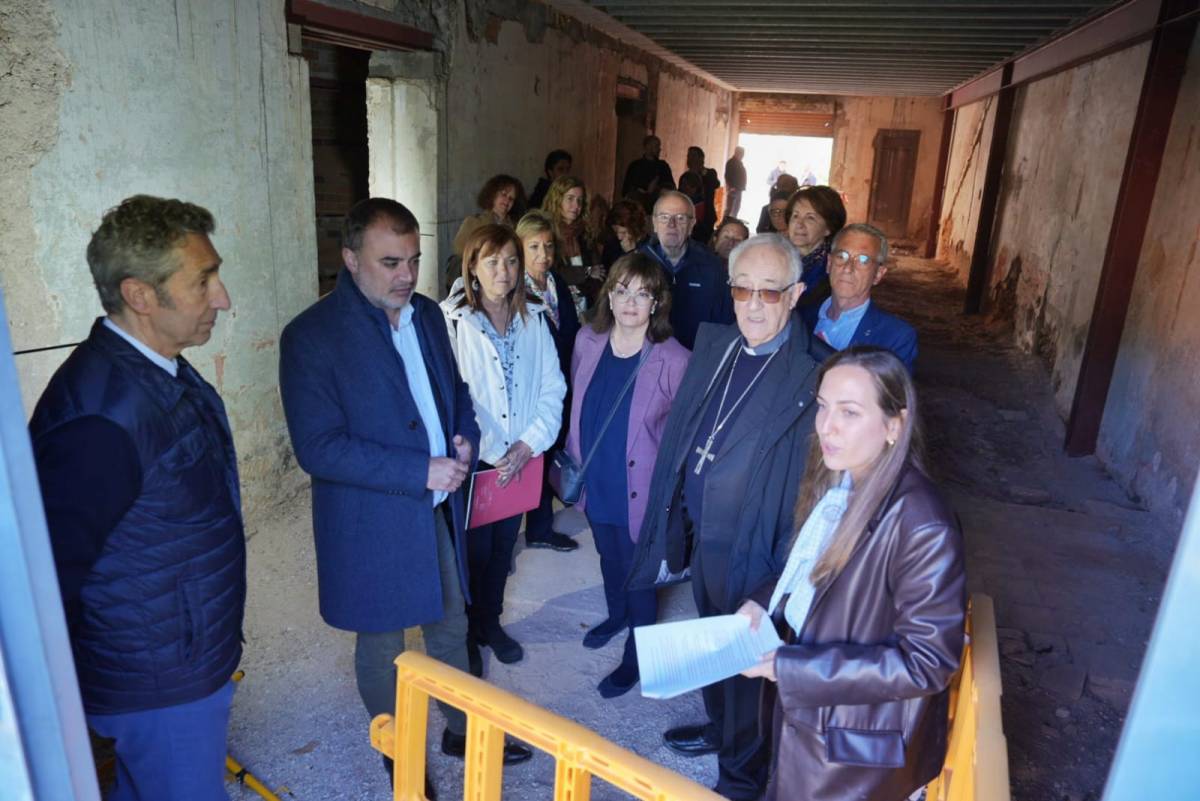 Carlota de la Presa encapçalant la visita a l'edifici - Nebridi Aróztegui