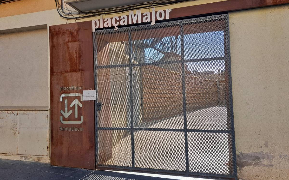 Tres dies (i més) sense l'ascensor de Santa Llúcia per culpa del vandalisme