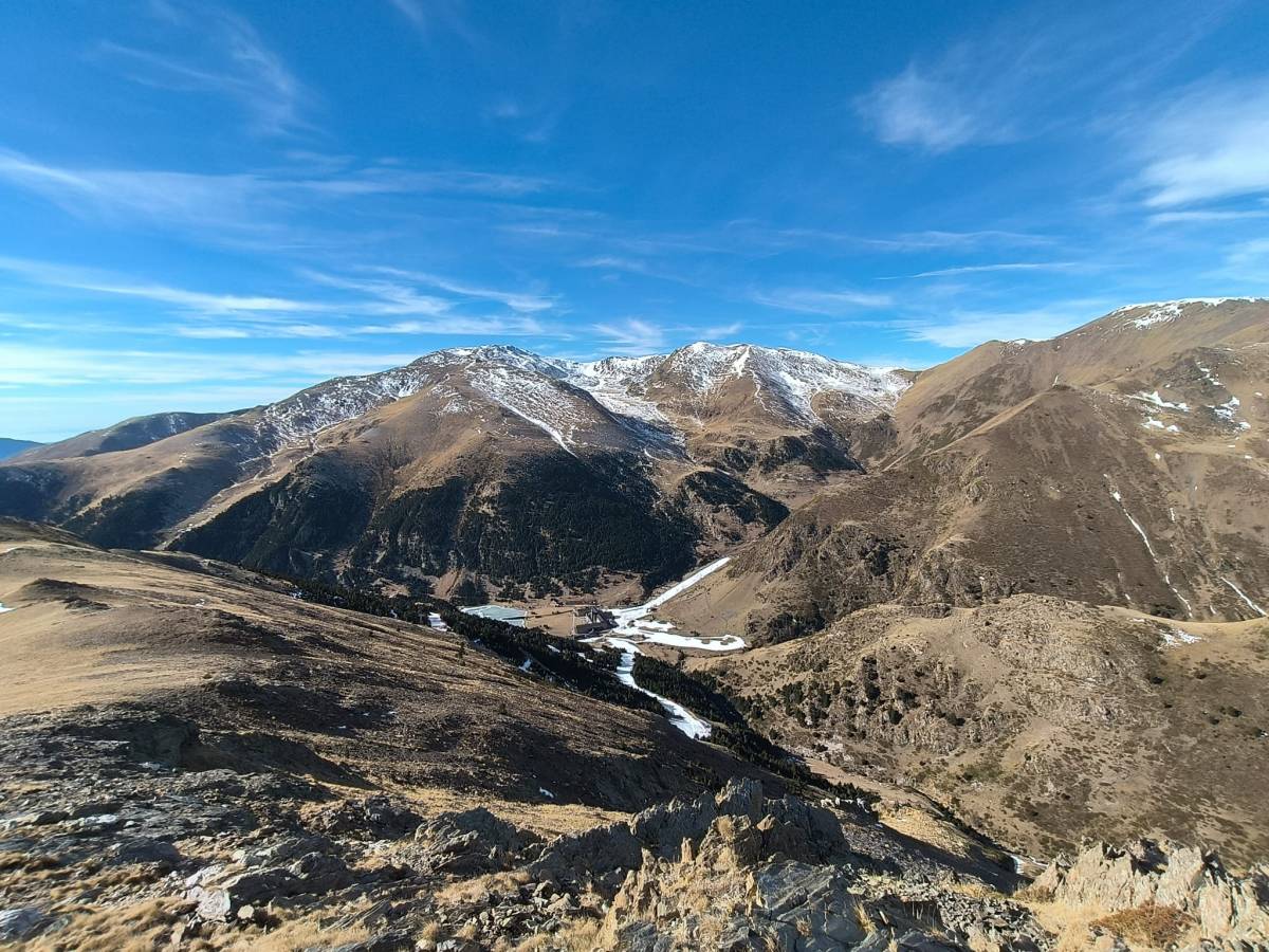 El clima del Pirineu ja ha canviat: 20 dies menys de glaçada i 32 més d'estiu