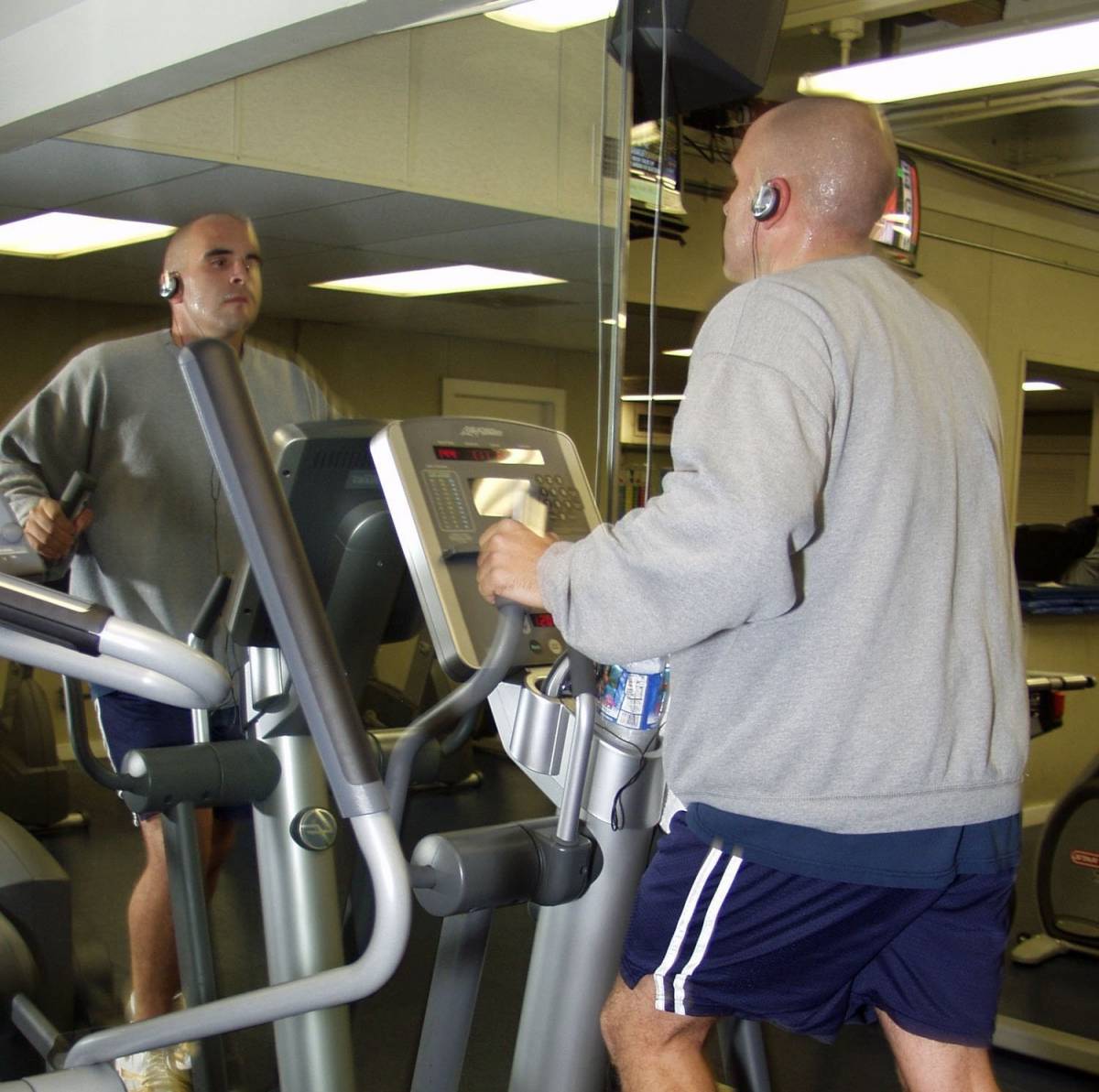 Sis hàbits que has d’evitar al vespre per protegir la salut del cor, segons un cardiòleg