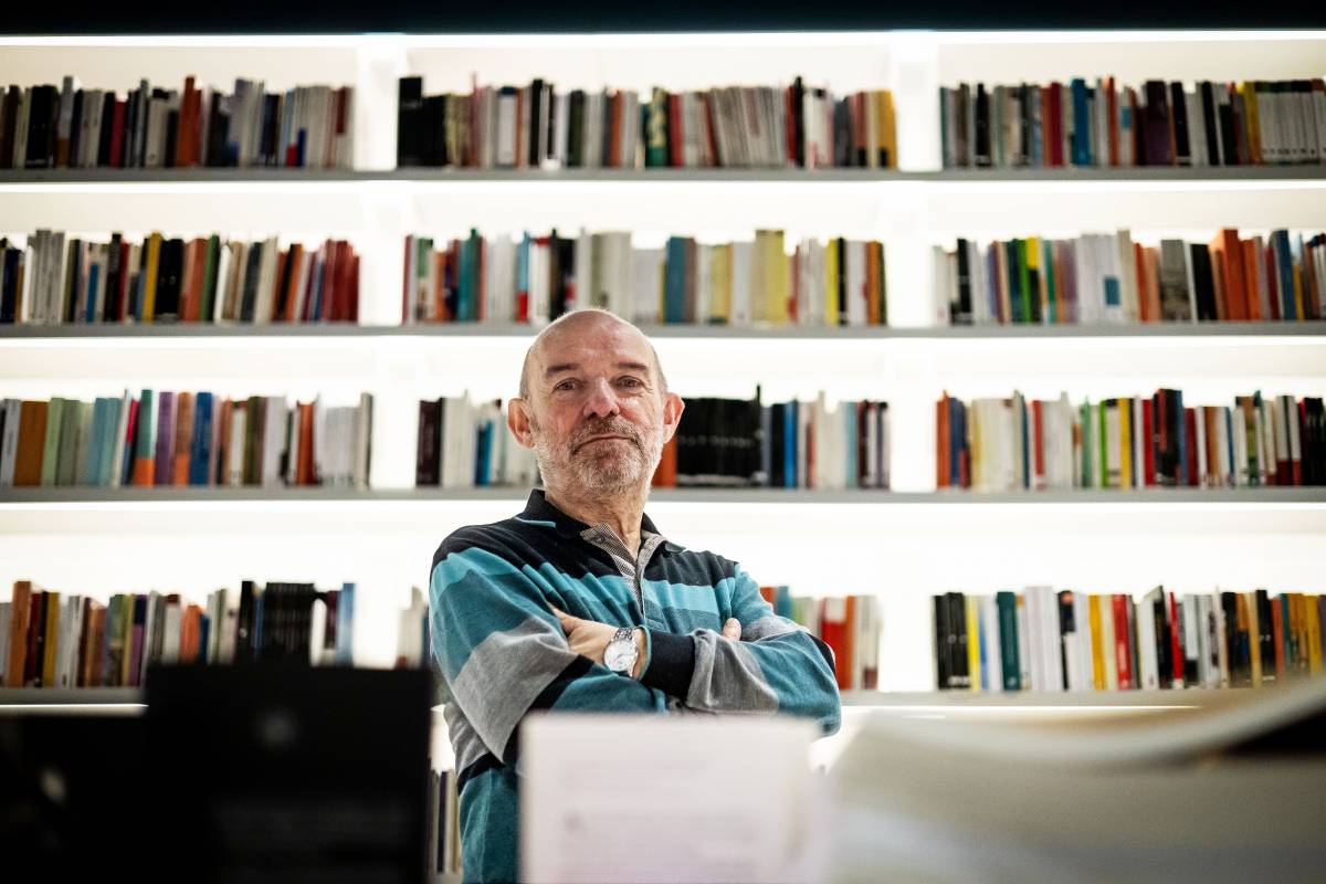 Fermí Rubiralta fotografiat a la llibreria Ona