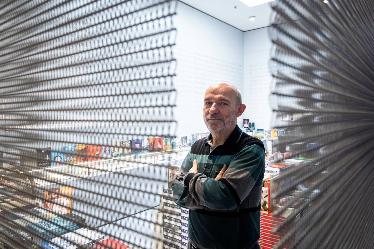 Fermí Rubiralta fotografiat a la llibreria Ona