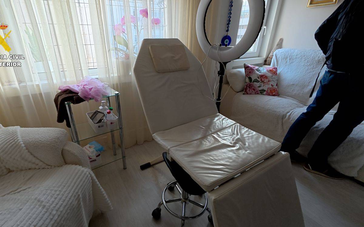 Desmantellen una clínica estètica clandestina en un domicili particular de Reus