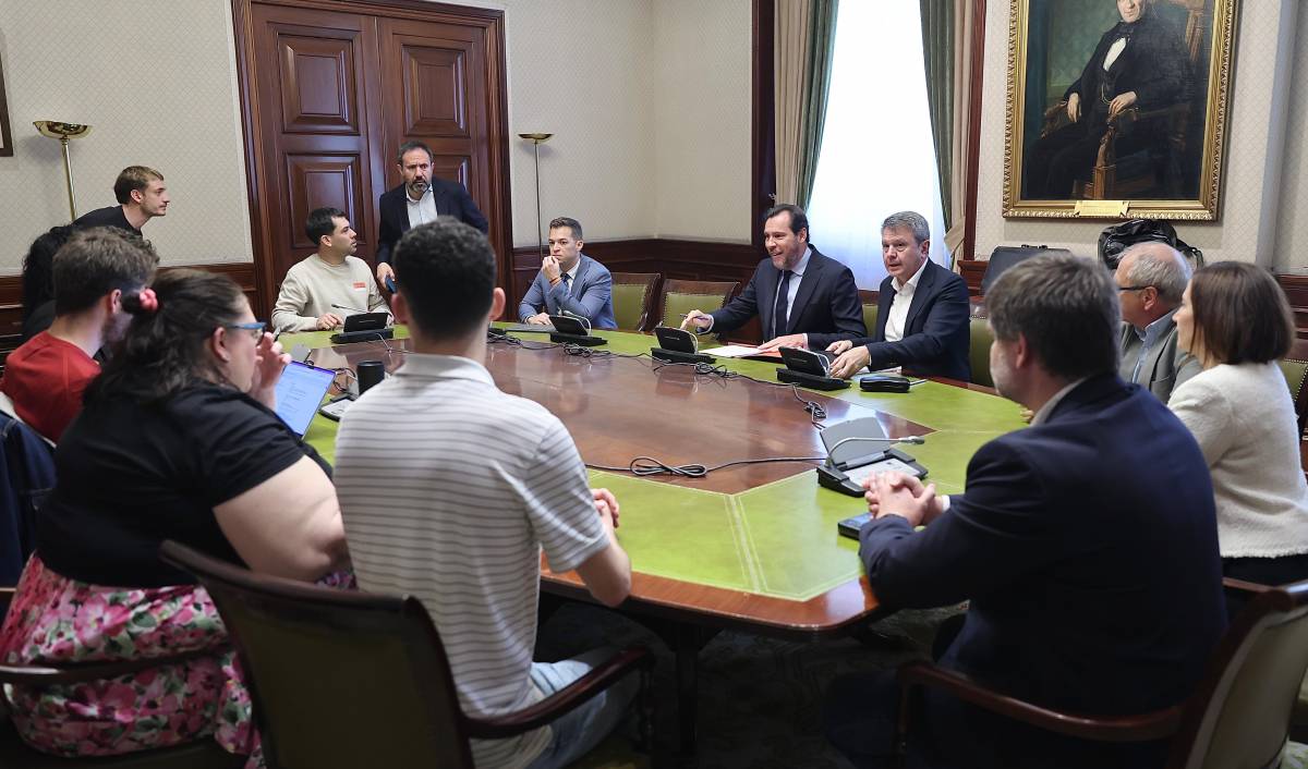 Usuaris de Rodalies esgarrapen el compromís de Puente per aprovar quatre estudis d'obres encallats