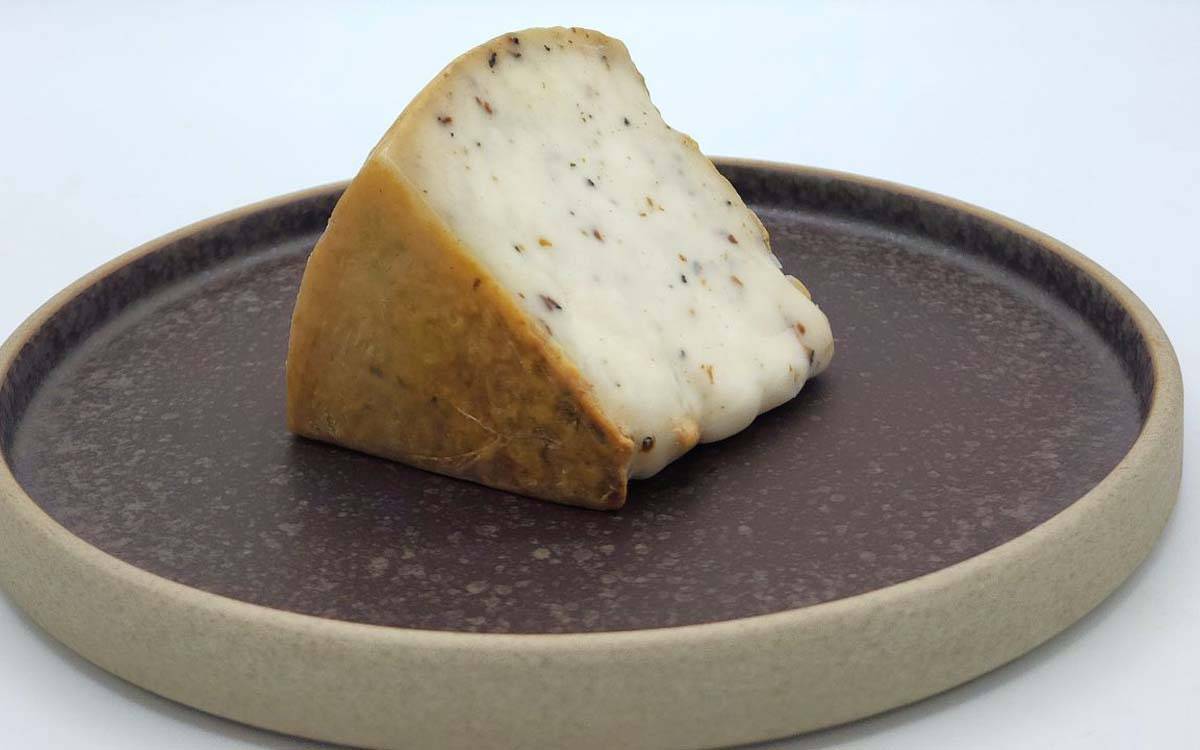 El Trufalet, el nou formatge de cabra amb tòfona de Formatges Muntanyola