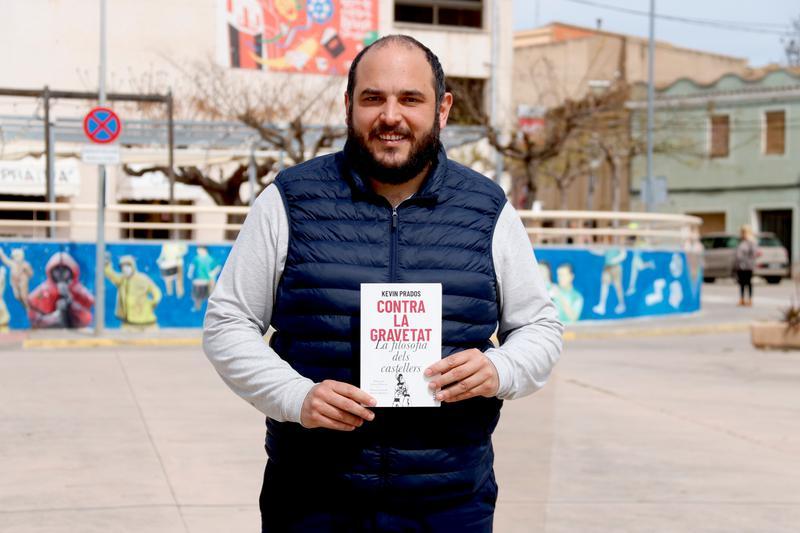 Kevin Prados presenta a Manresa «Contra la gravetat», una mirada filosòfica al món casteller