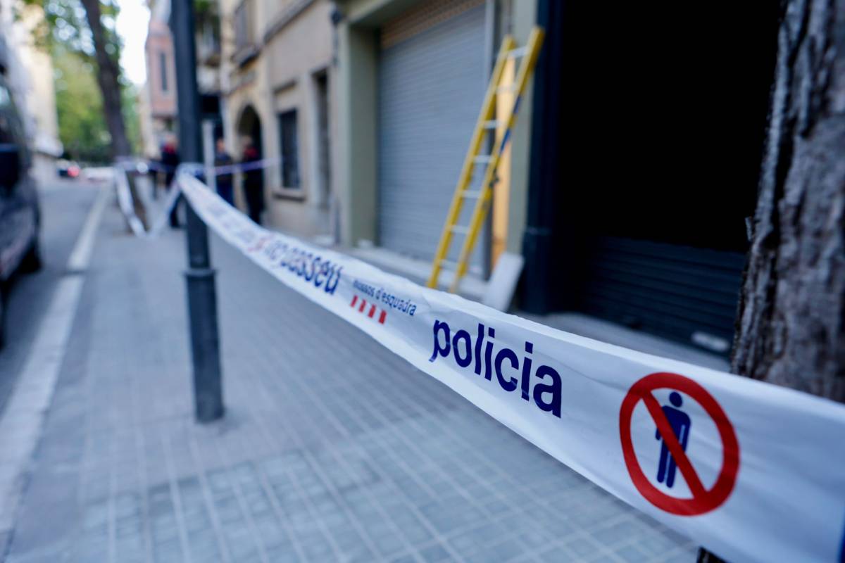 Operatiu policial contra el tràfic de drogues en un domicili del Centre de Sabadell