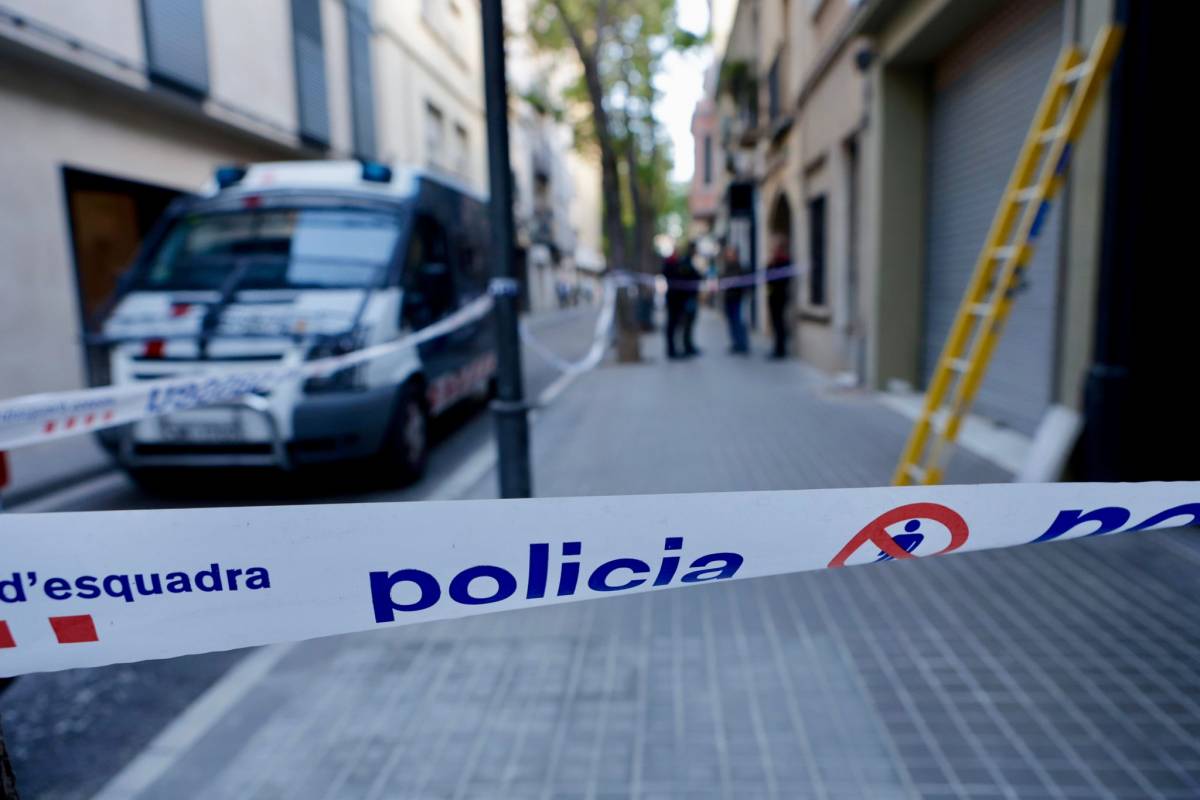 Operatiu policial contra el tràfic de drogues en un domicili del Centre de Sabadell