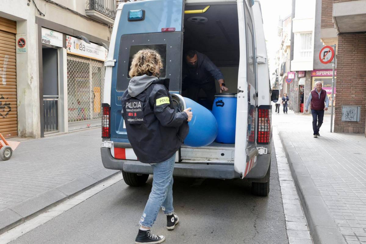 Operatiu policial contra el tràfic de drogues en un domicili del Centre de Sabadell