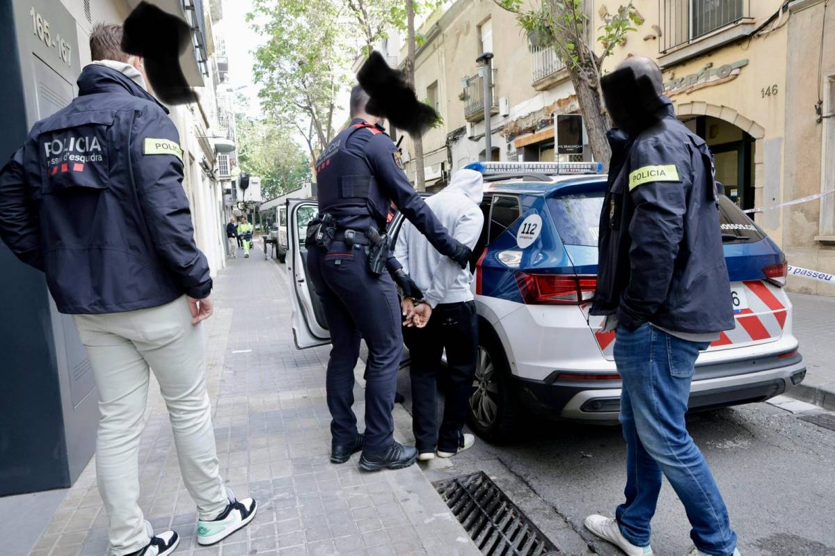 Operatiu policial contra el tràfic de drogues en un domicili del Centre de Sabadell