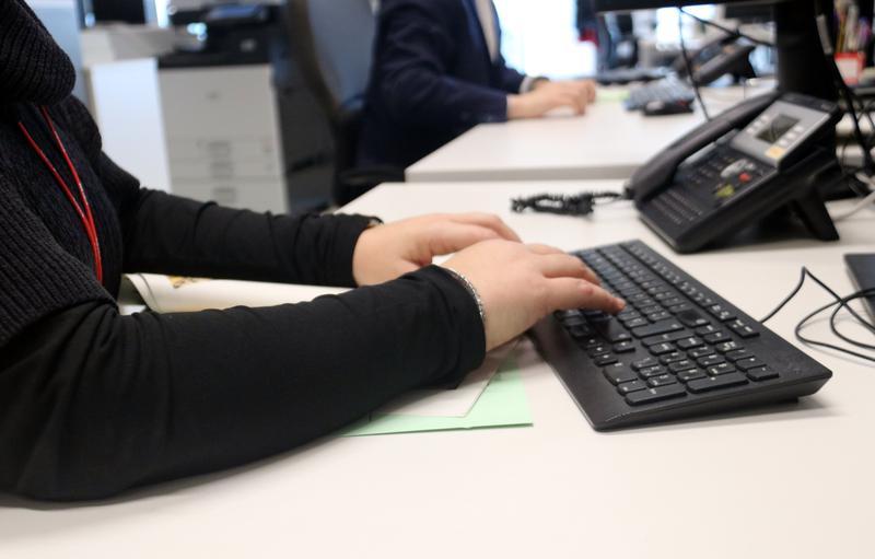 Un complement salarial per als funcionaris que renunciïn al teletreball: la mesura que vol aplicar el Govern