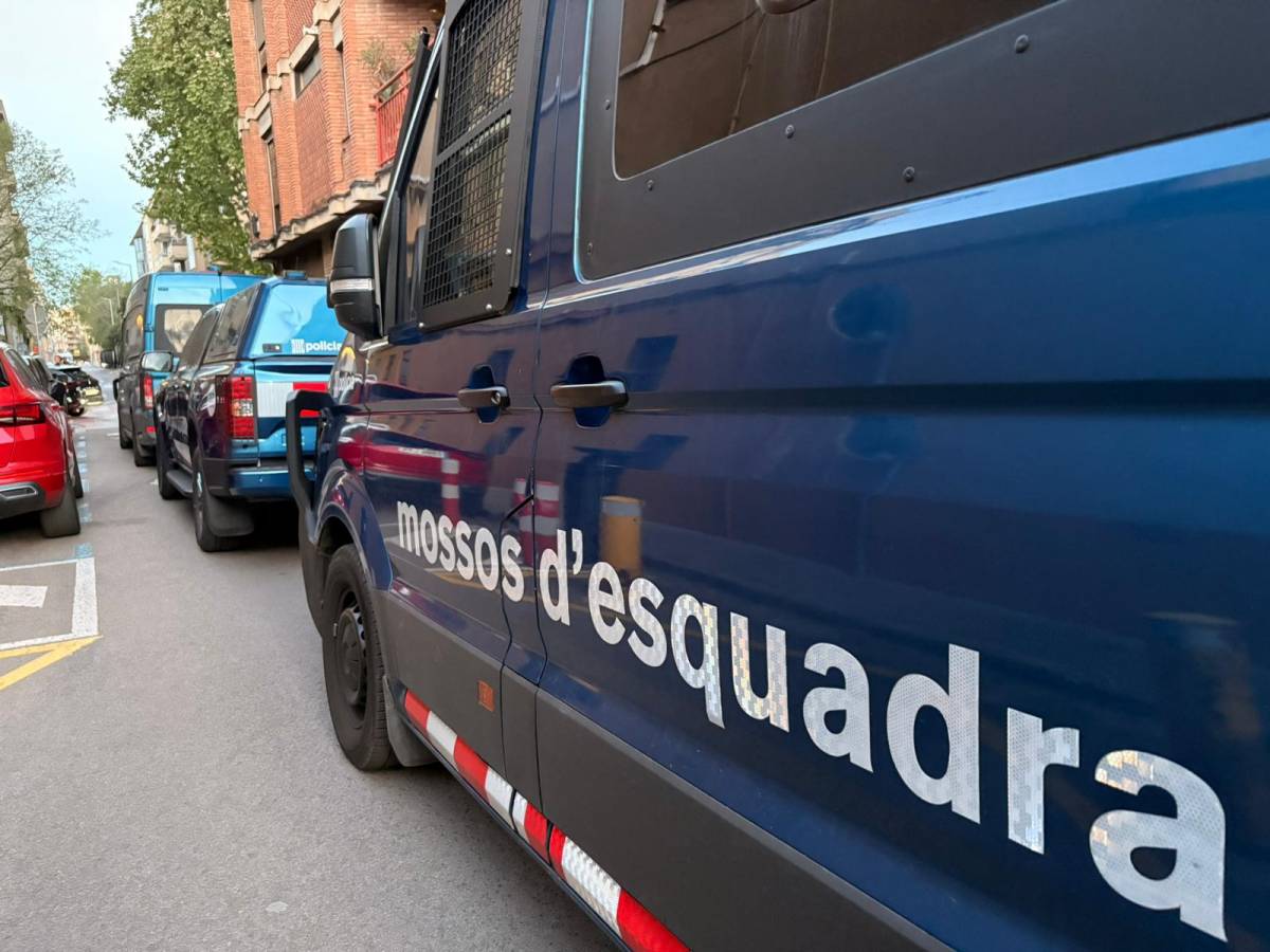Operatiu policial contra el tràfic de drogues en un domicili del Centre de Sabadell - Juanma Peláez Operatiu policial contra el tràfic de drogues en un domicili del Centre de Sabadell