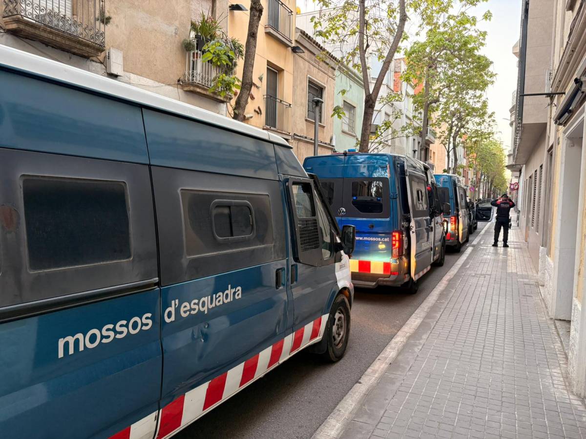 Operatiu policial contra el tràfic de drogues en un domicili del Centre de Sabadell - Juanma Peláez Operatiu policial contra el tràfic de drogues en un domicili del Centre de Sabadell
