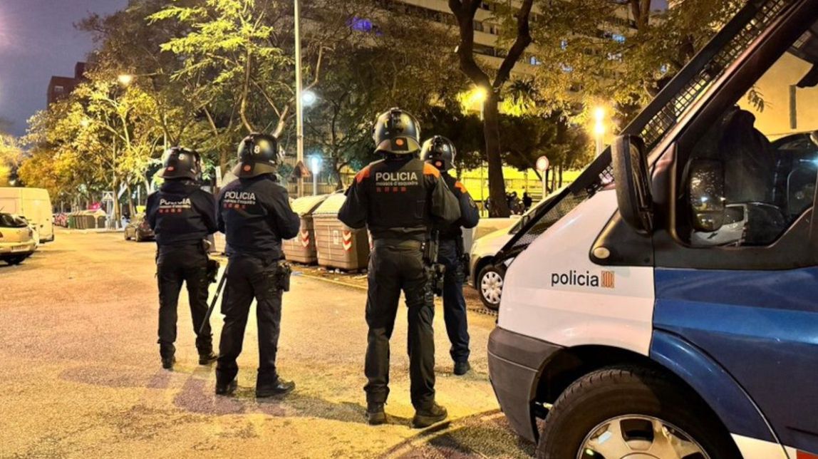 Una desena de detinguts en un dispositiu de 350 agents dels Mossos a la Mina