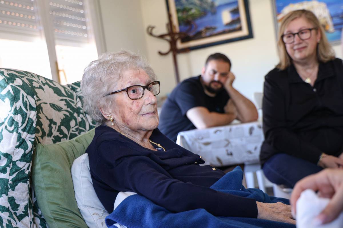 La sabadellenca Isabel Geli Sais va bufar divendres 17 d’abril 100 espelmes - VÍCTOR CASTILLO