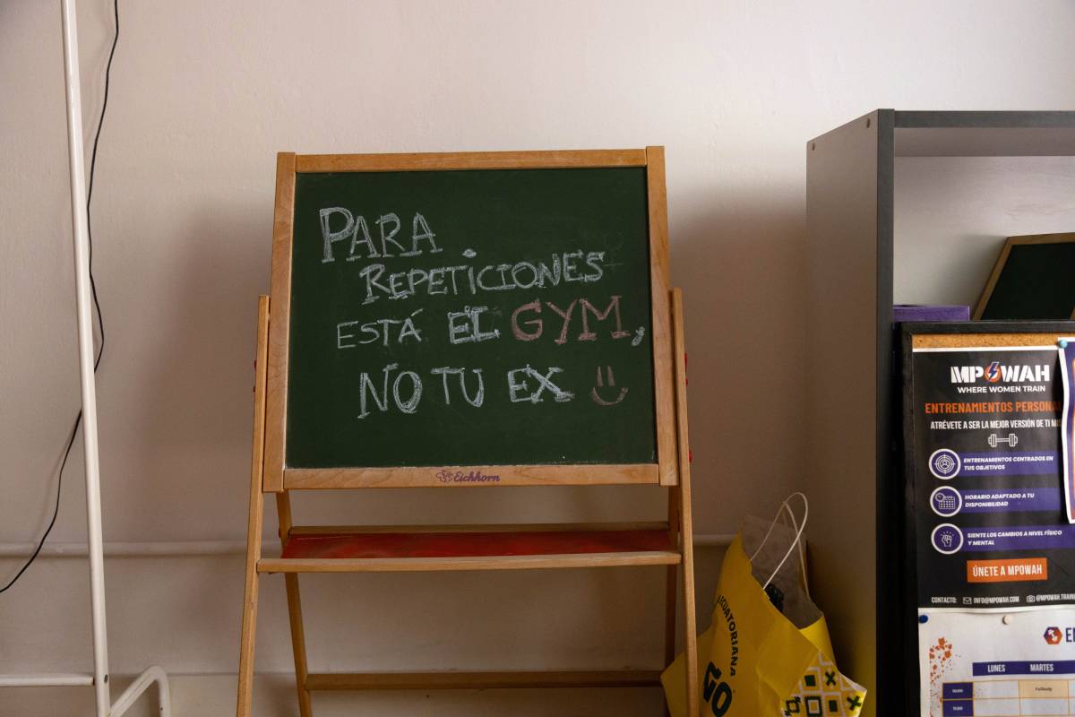 Un cartell a l'entrada del gimnàs MPowah  - Miquel Homs