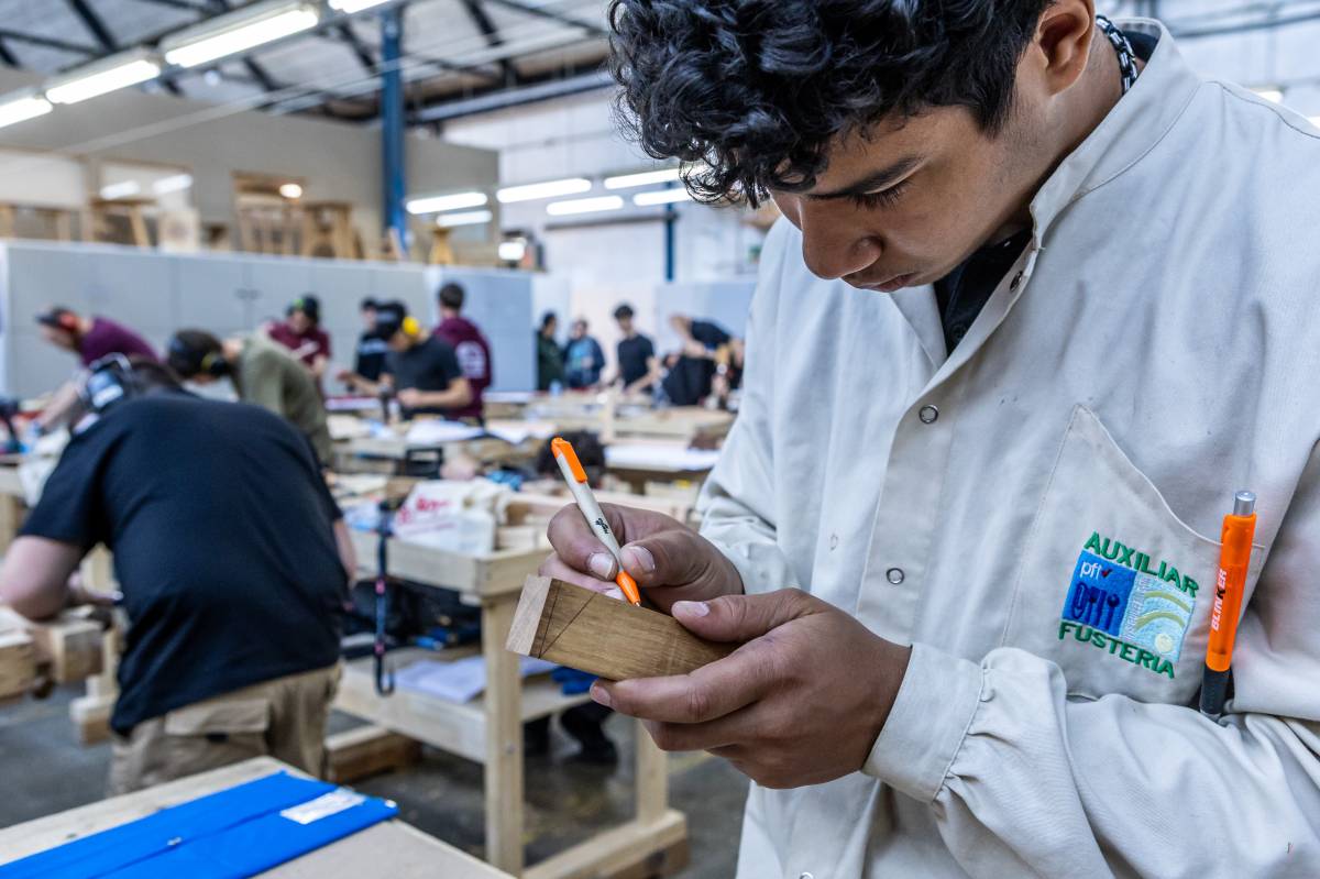 XXXII Concurs d’Estudiants de Fusta i Moble de Catalunya - Juanma Peláez