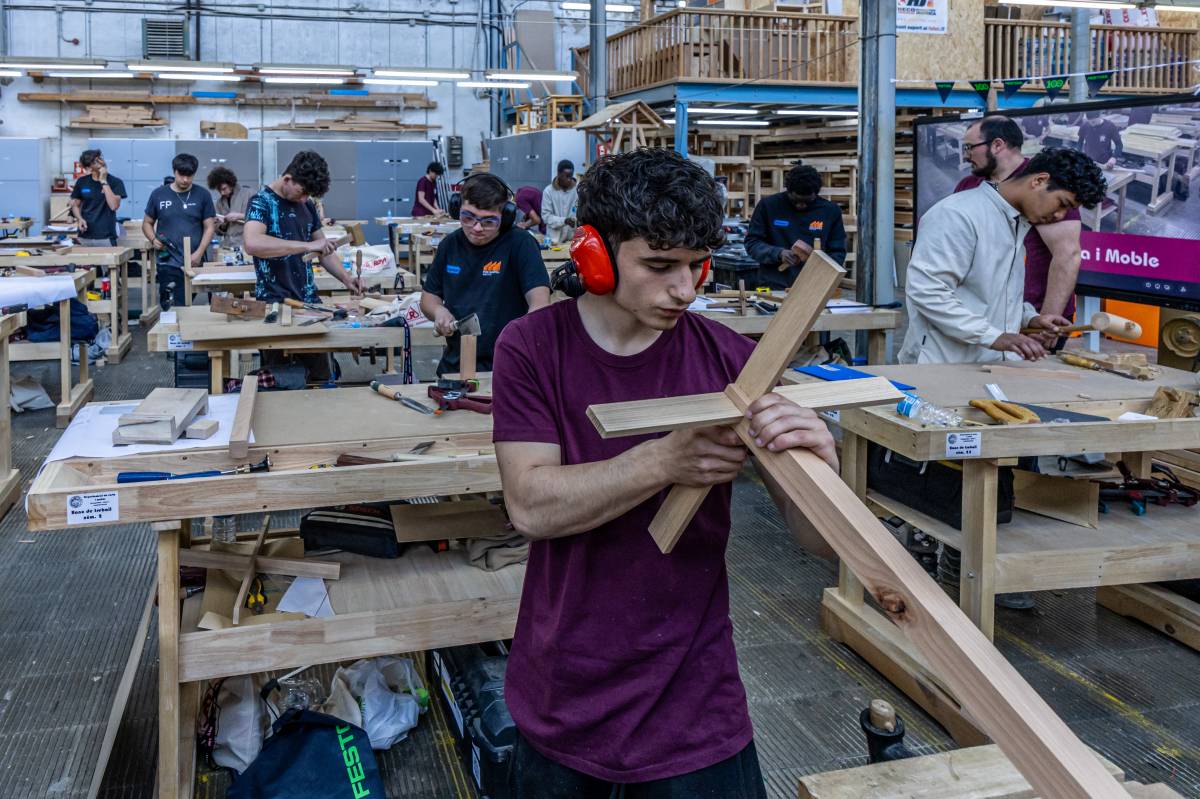 XXXII Concurs d’Estudiants de Fusta i Moble de Catalunya - Juanma Peláez