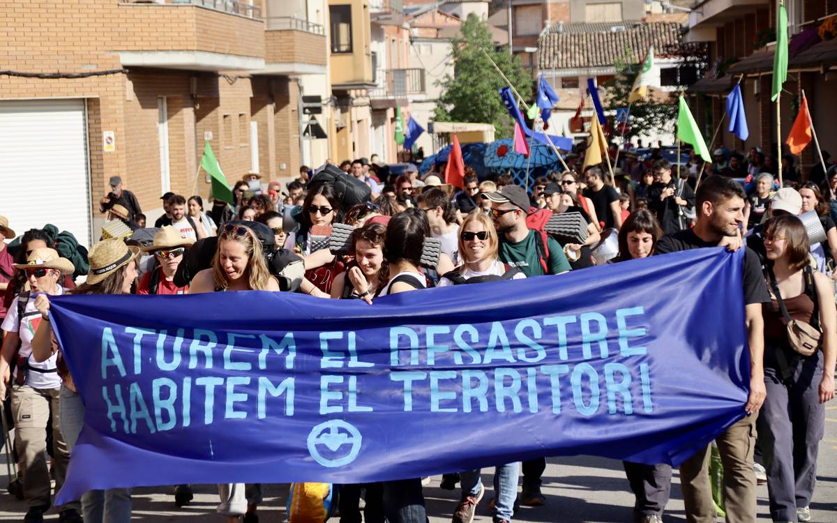 Capçalera de la cercavila de Revoltes de la Terra que ha sortit des de Santpedor