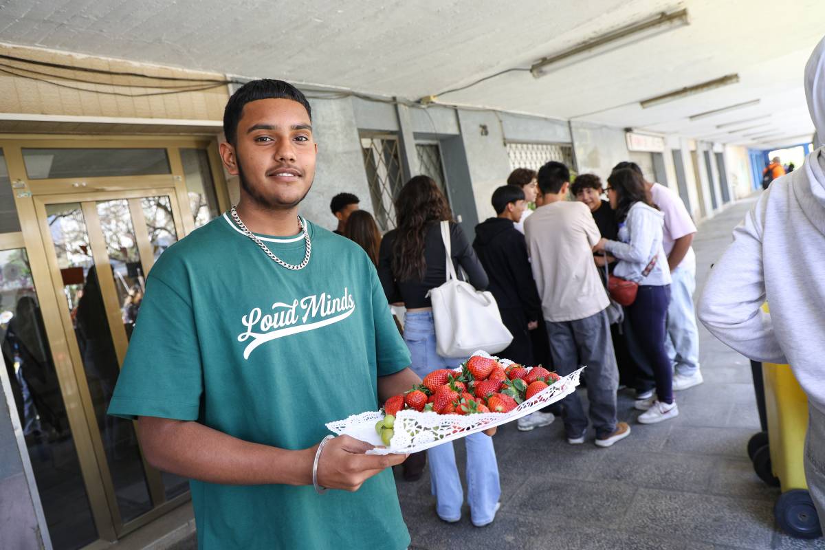 Els alumnes preparant el berenar