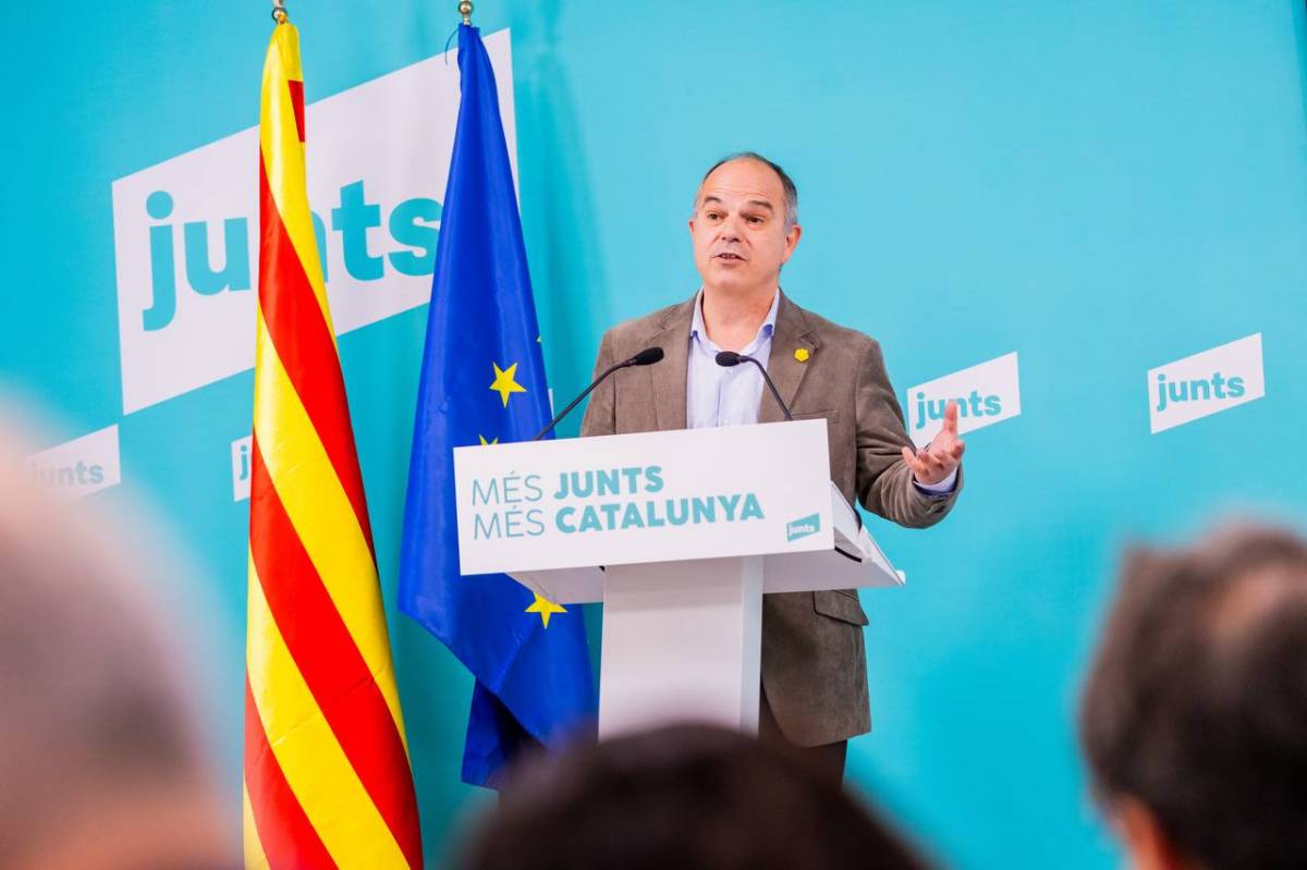 Junts afirma que el govern d'Illa «renuncia a la centralitat del país» i «desnacionalitza» Catalunya