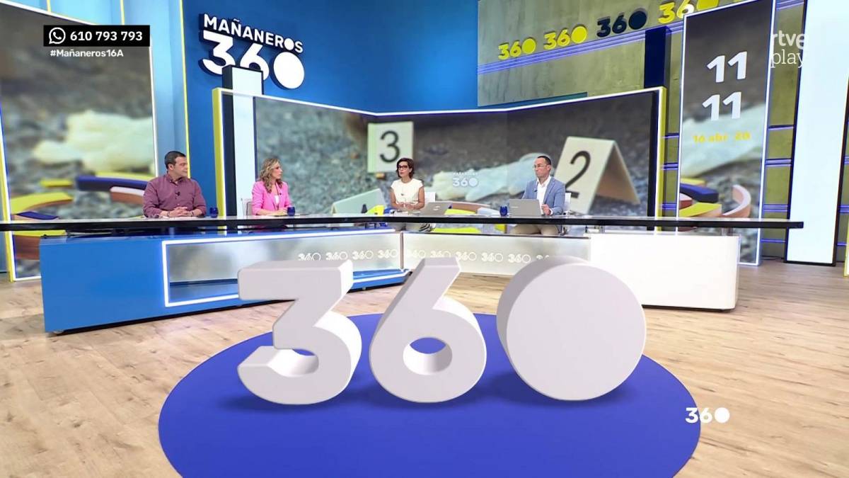 Javier Ruiz conduint una de les tertúlies polítiques de Mañaneros 360