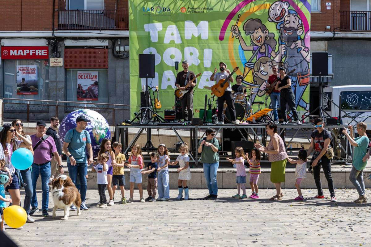 FOTOS | Sabadell celebra la seva primera Tamborinada de l'any amb el grup Xiula