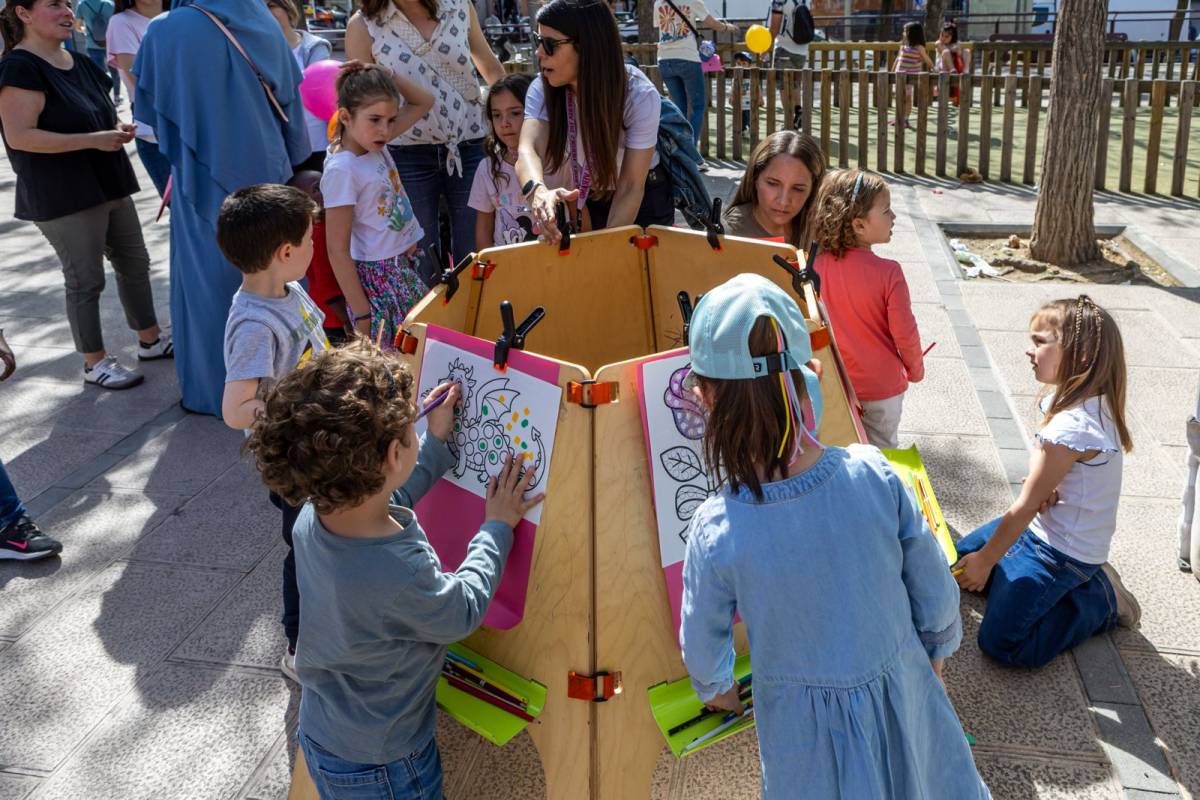 Tamborinada amb Xiula a la plaça Benjamin Garcia  - JUANMA PELAÉZ