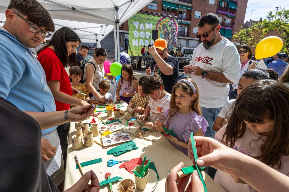 Tamborinada amb Xiula a la plaça Benjamin Garcia  - JUANMA PELAÉZ