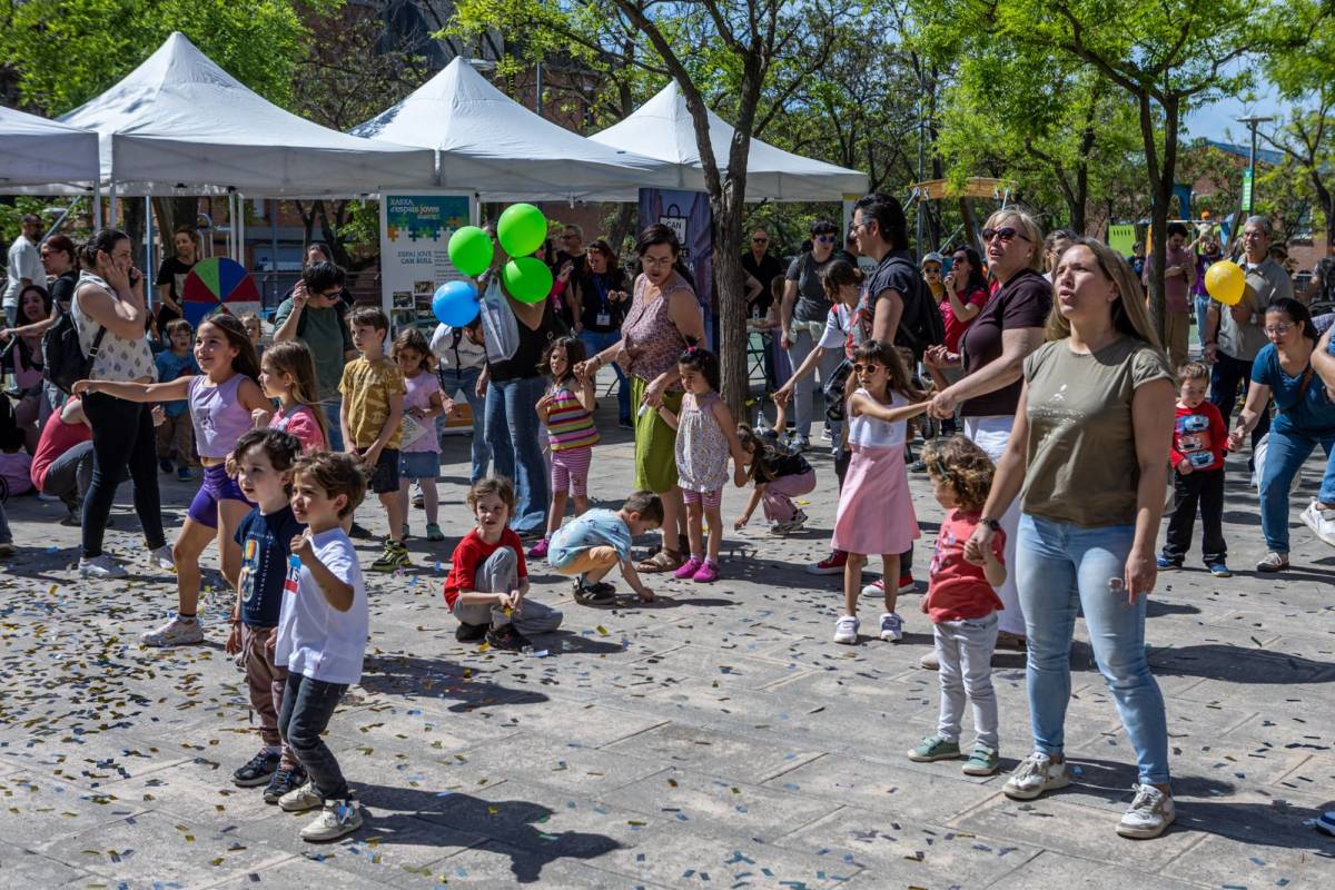 Tamborinada amb Xiula a la plaça Benjamin Garcia  - JUANMA PELAÉZ