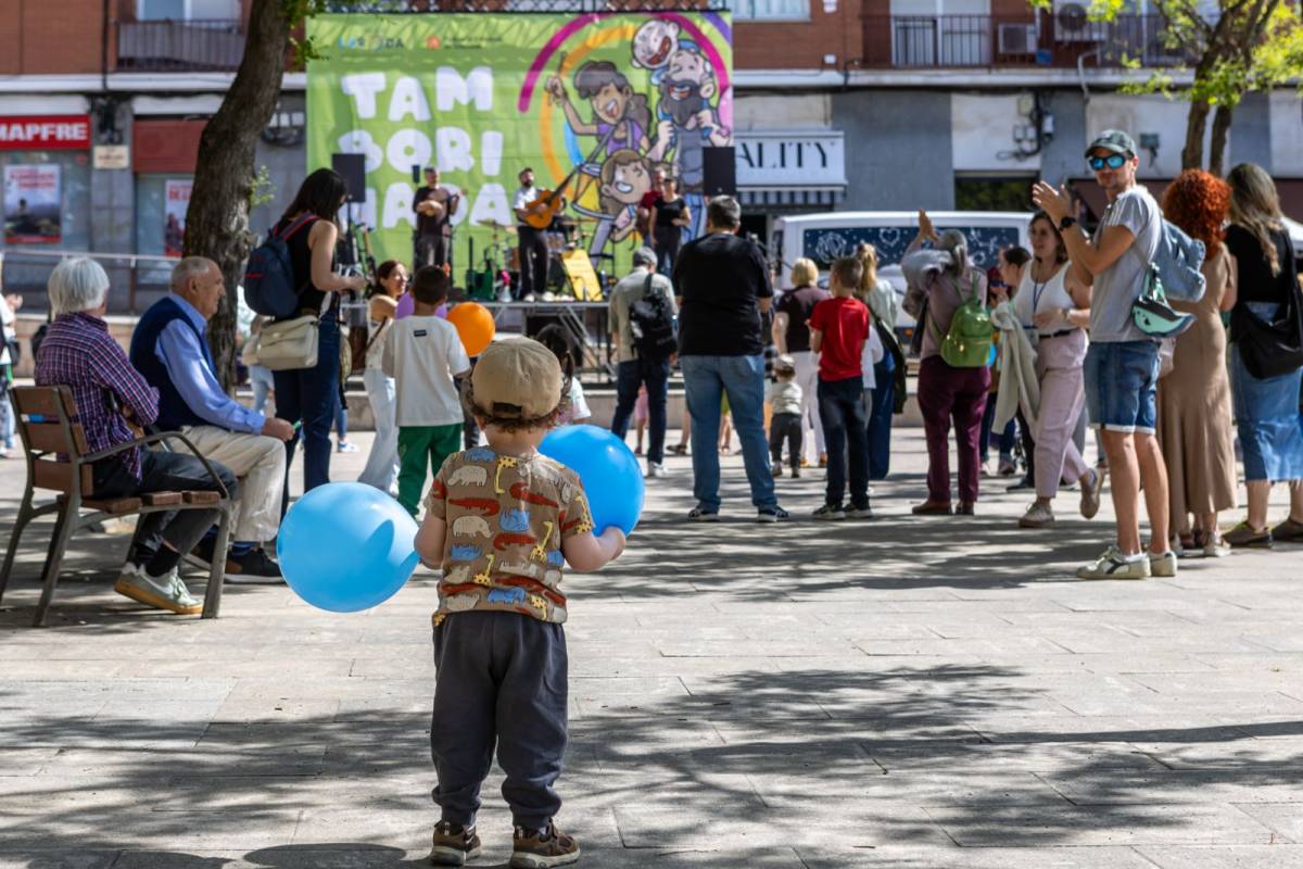 Tamborinada amb Xiula a la plaça Benjamin Garcia  - JUANMA PELAÉZ
