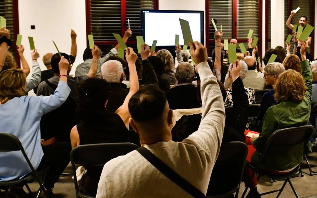 Una setantena de veïns reactiven l'associació del nucli antic de Santpedor