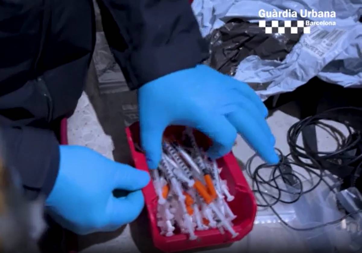 Detinguts dos homes per vendre drogues relacionades amb el Chemsex a Barcelona