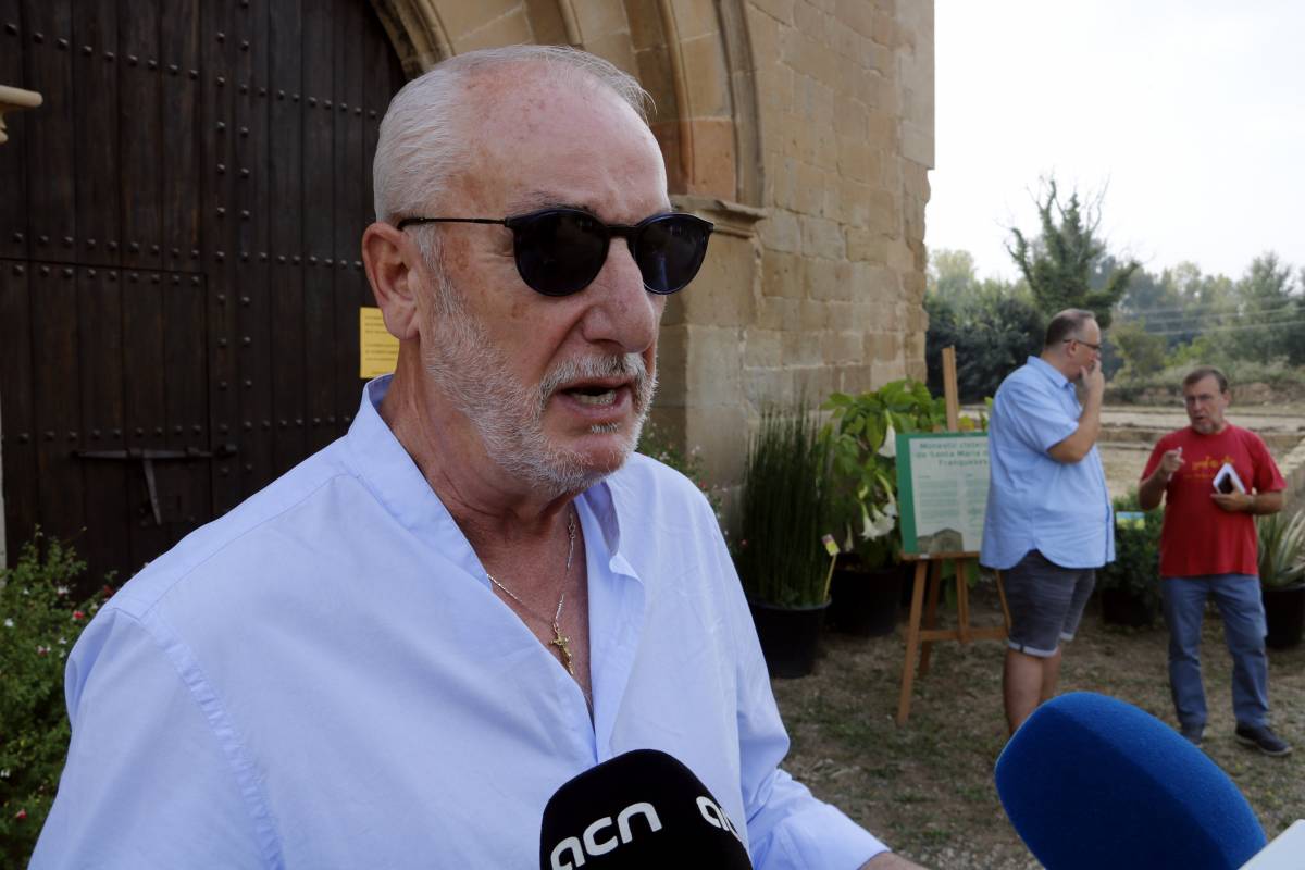 Mor Txumari Alfaro, presentador de «La Botica de la Abuela», als 73 anys