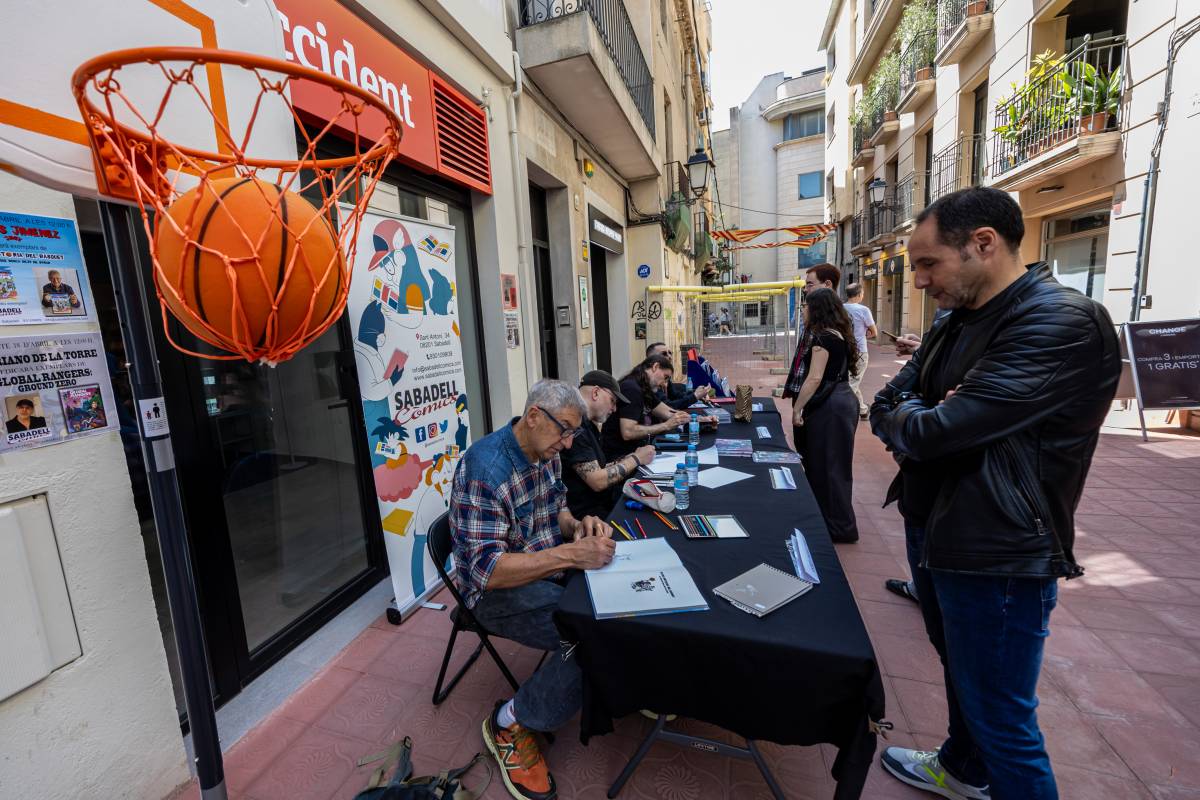 Signatura d'exemplars a Sabadell Còmics - JUANMA PELAÉZ