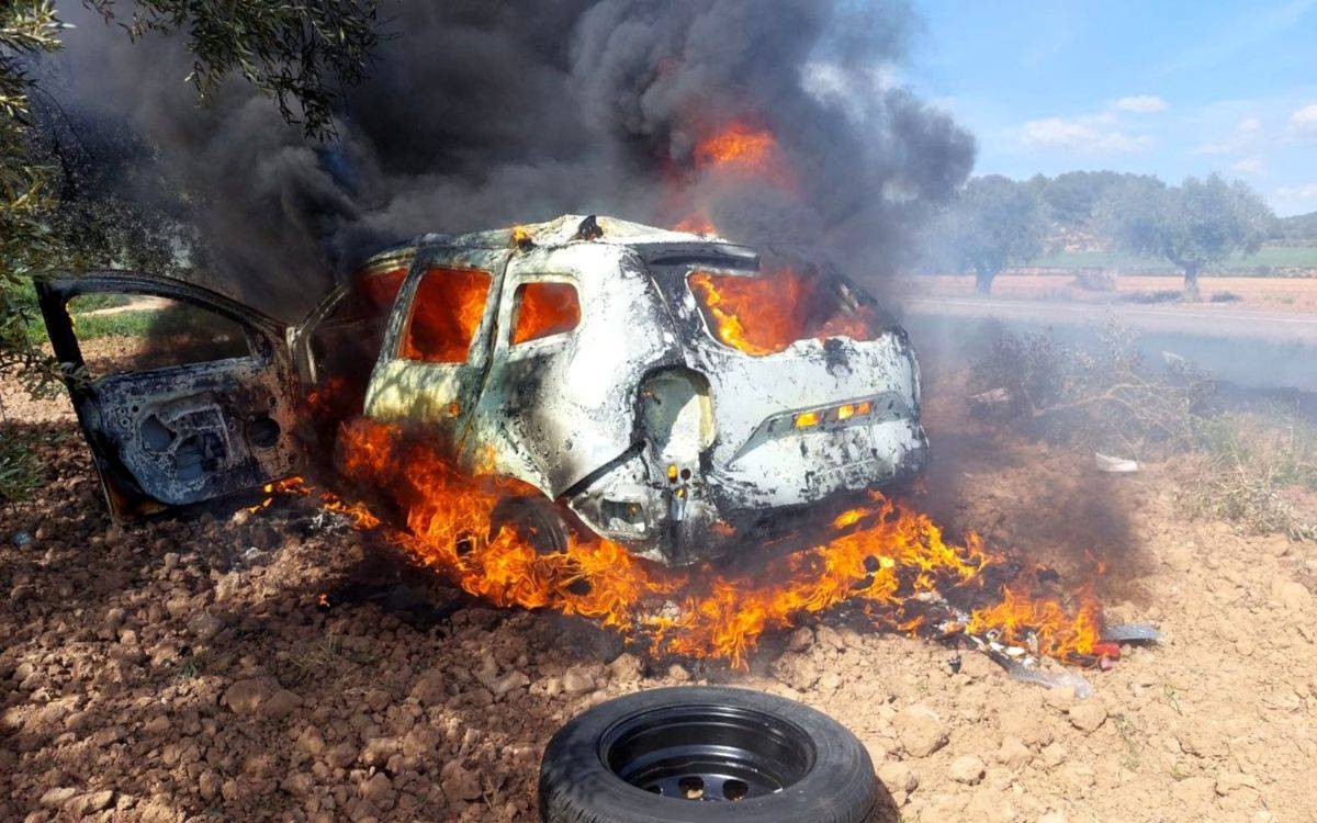 Fa un avançament temerari a la C-14 a la Conca de Barberà, provoca un accident i es dona a la fuga