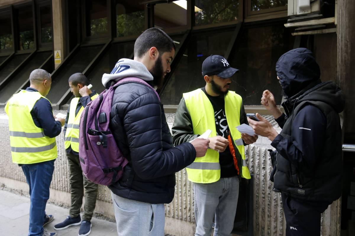 Tret de sortida a la regularització de migrants: «Podré continuar treballant aquí»