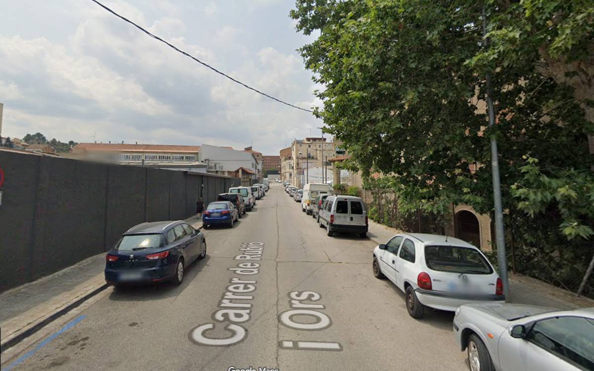 Tall de trànsit al carrer Rubió i Ors per obres al clavegueram