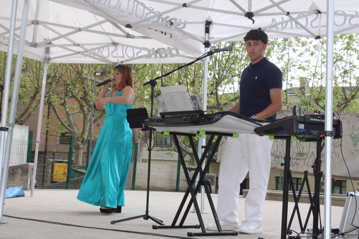 El Duo Caramelo va amenitzar el ball de tarda - Ramon Estany 