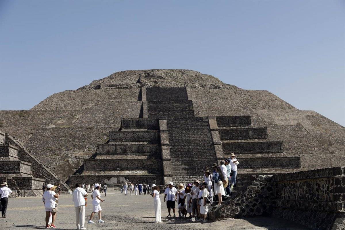 Un home puja a la piràmide de Teotihuacán i tiroteja els turistes: un mort i 13 ferits